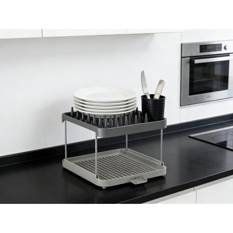 Séchoir à vaisselle extensible à 2 niveaux avec porte-ustensiles, base de drainage inclinée et pieds antidérapants pour un espace de cuisine efficace