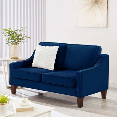 Sofa deux places en velours avec coussins à ressorts et pieds en bois massif