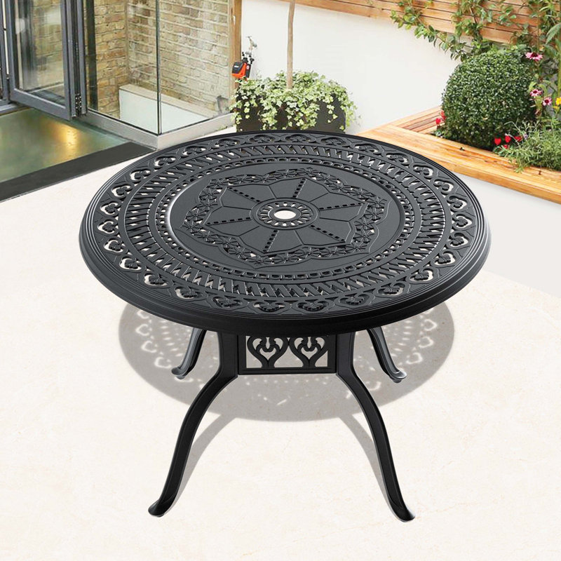 Table de salle à manger en fonte d'aluminium avec cadre noir et trou pour parasol