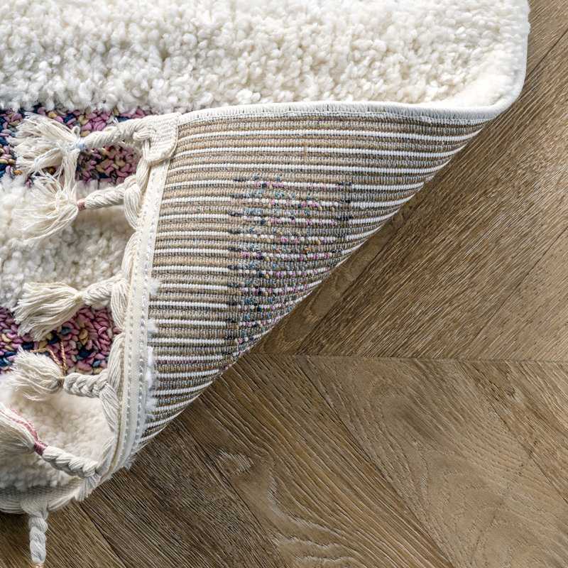 Kaira Rippled Geometric Ivory/ Multi Tasseled Area Rug, Rectangle 4' x 6'7"