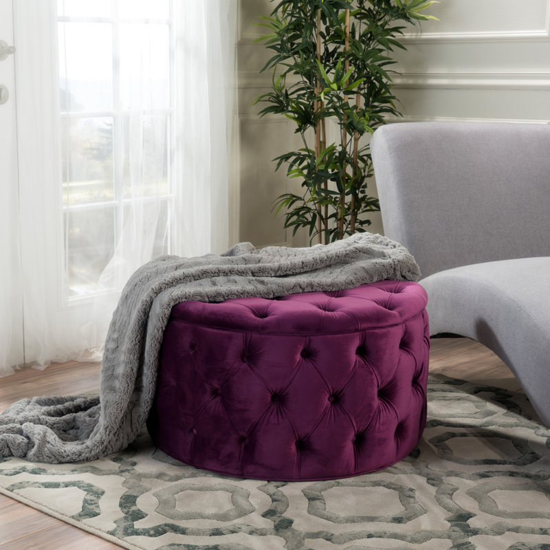 Velours fuchsia pour table basse ou usage décoratif élégant avec un design délicat