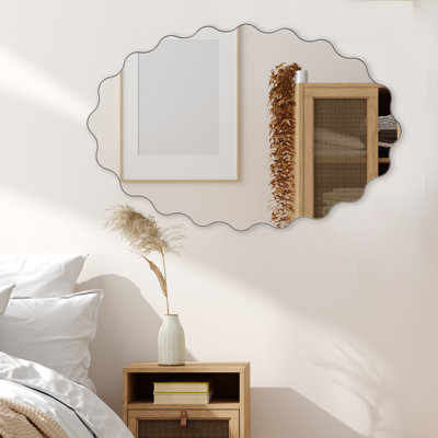 Miroir mural ovale de forme irrégulière, de forme irrégulière, de 23 po x 35 po Juwanda Mirror