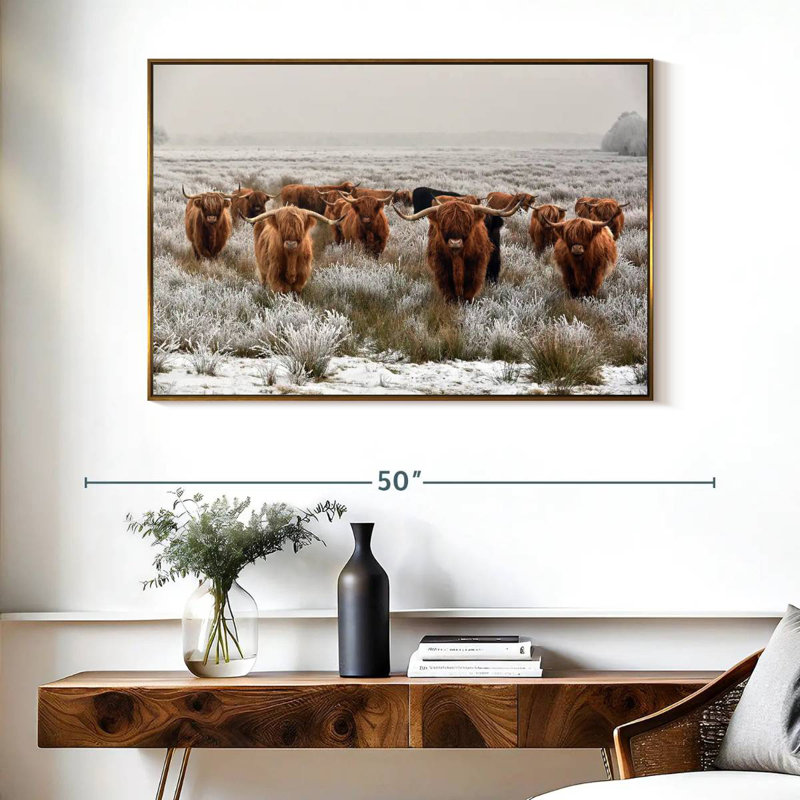 Winter Highland Cows, Cadre flottant doré, 40 po x 27 po