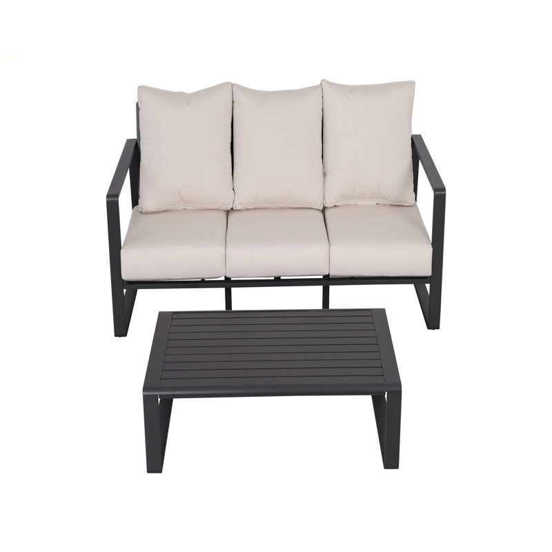 Canapé à trois places + table basse rectangulaire, coussins beiges