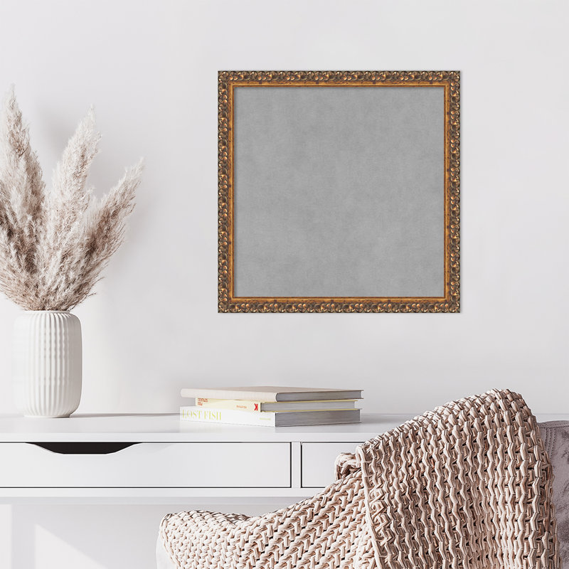 Tableau magnétique encadré bronze antique, H 18 po x l 18 po