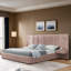 Grand lit moderne avec revêtement en chenille, conception plissée et table de chevet intégrée
