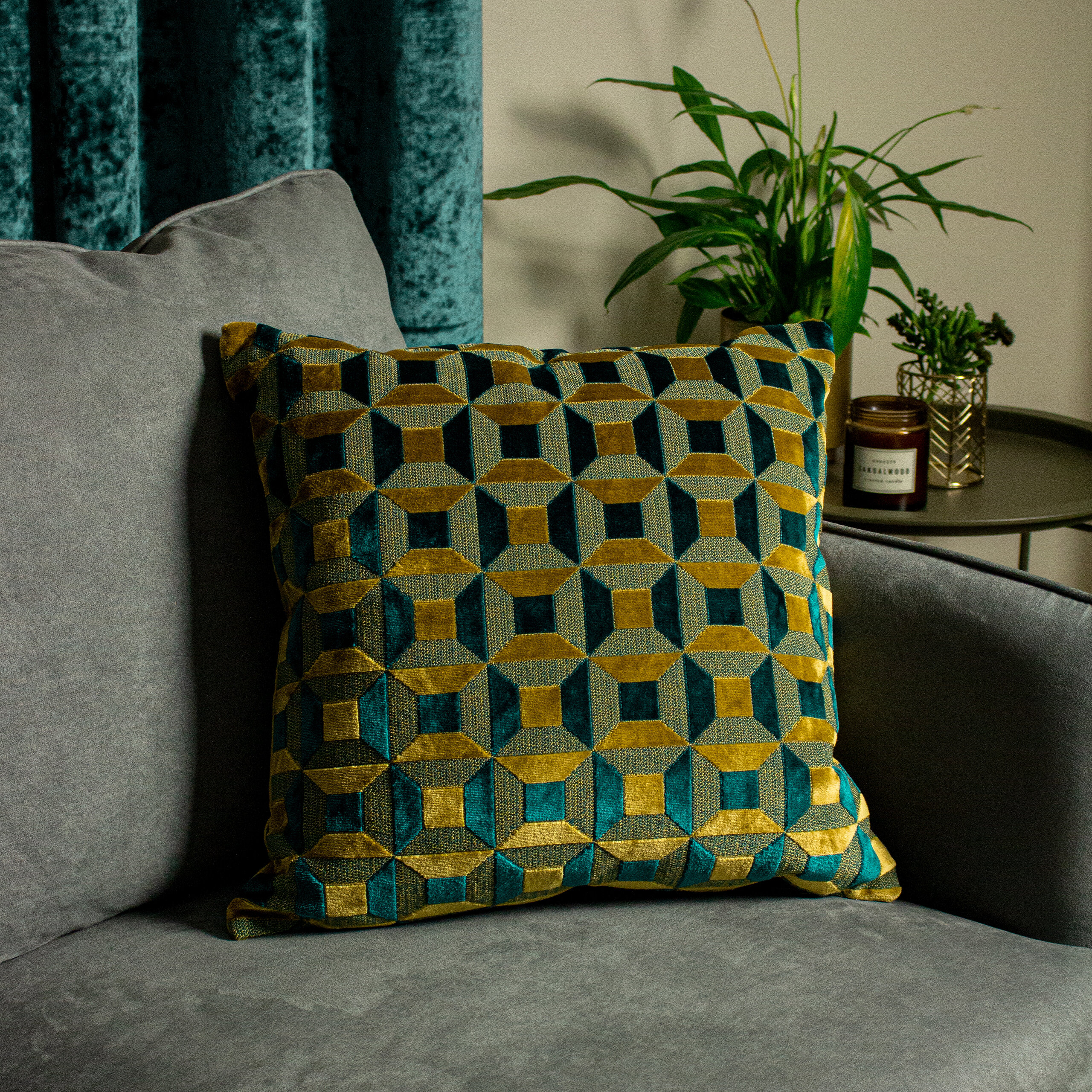 Geometric scatter clearance cushions