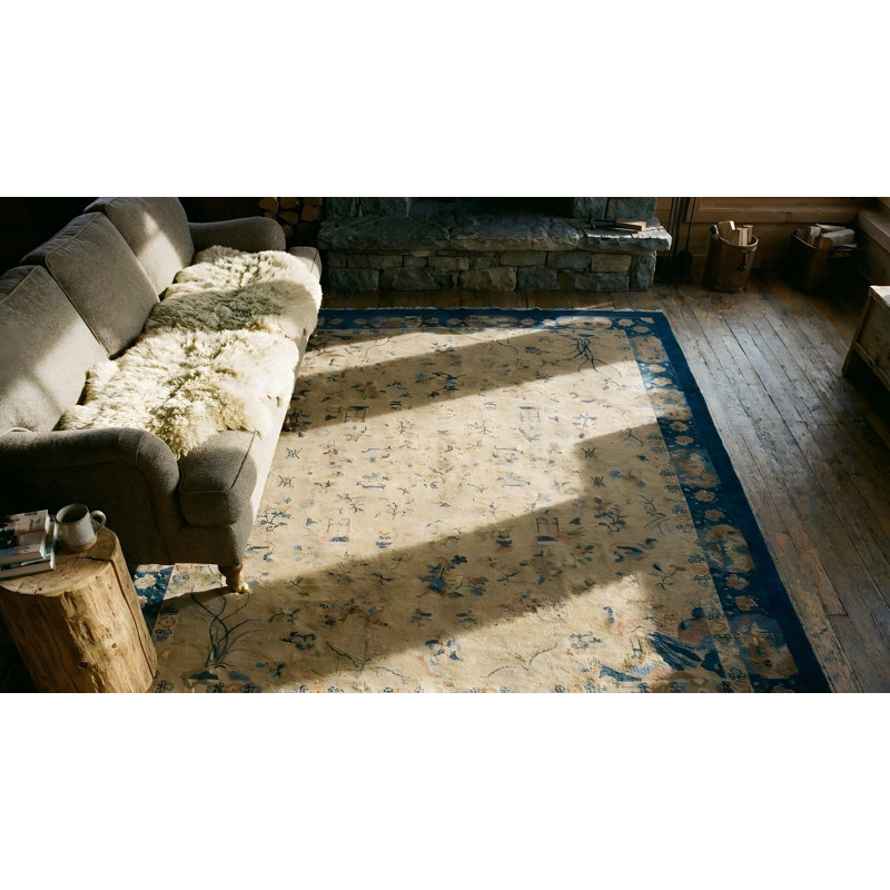 Tapis chinois antique de couleur crème à motif allover