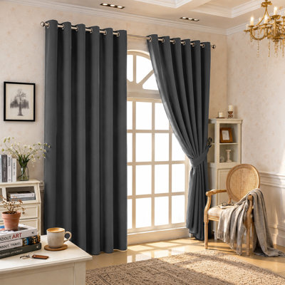 100 % Polyester Blackout Eyelet Room Darkening  Thermal Curtain (Set of 2)