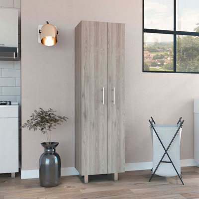 Armoire de nettoyage Nala avec cinq tablettes et rangement pour balais