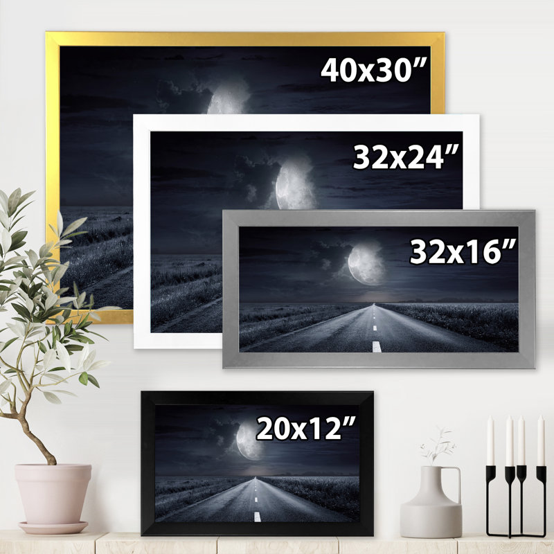 Asphalt Road Under Cloudy Full Moon III - photographie sur toile, H 12 po x l 20 po x p 1 po, Cadre photo noir