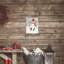 Plaque de bonhomme de neige skiant avec cardinaux, design par Kristal Clifford