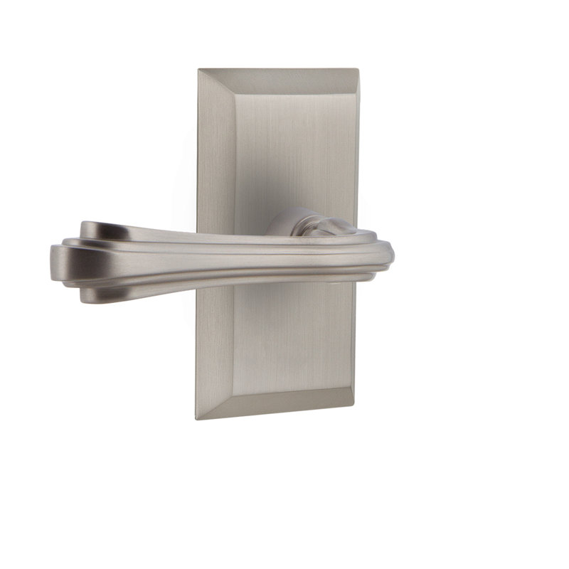 Studio Studio Passage (couloir et garde-robe) avec levier à fleur, Nickel satiné, Gauche, 2-3/8 po
