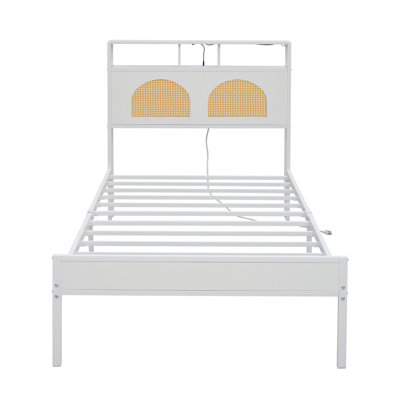 Cadre de lit simple avec tête de lit, lit plateforme avec DEL et station de charge, la tête de lit à cadre en rotin dégage un charme classique, aucun sommier nécessaire, sans bruit, facile à assembler, blanc