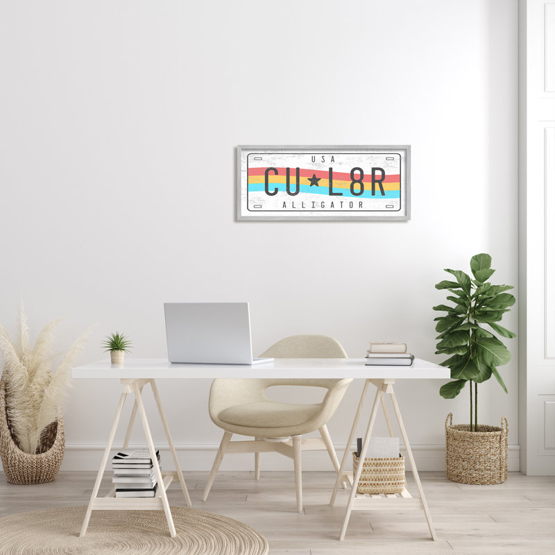 CU L8R alligator arc-en-ciel sur plaque, humour surdimensionné, art numérique sur estampe numérique par Daphne Polselli
