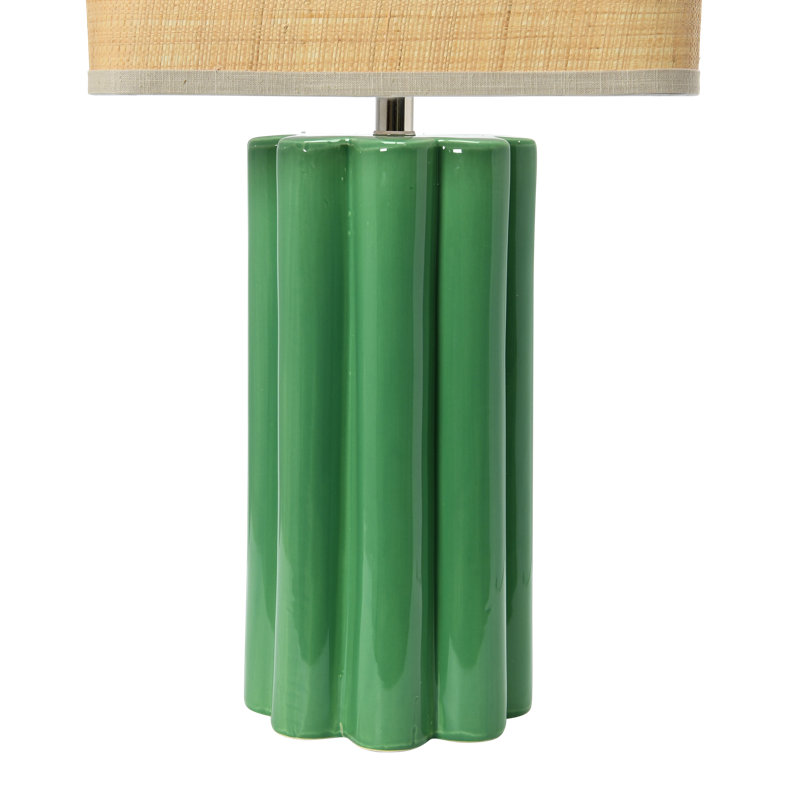 Lampe de table en grès avec base cannelée et abat-jour en raphia