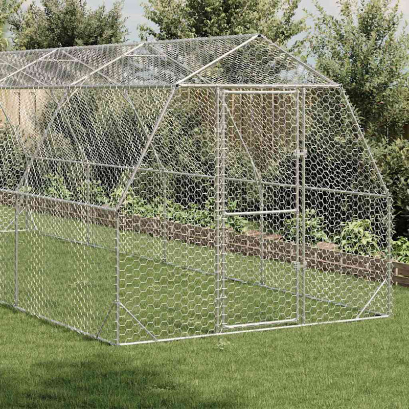 Alle Chicken Run, 225cm H x 800cm W x 250cm D