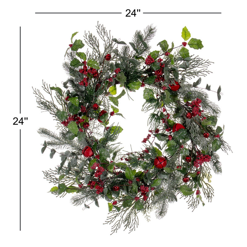 La couronne de houx artificielle verte de 24 po et de grelots rouges Holiday Aisle®.