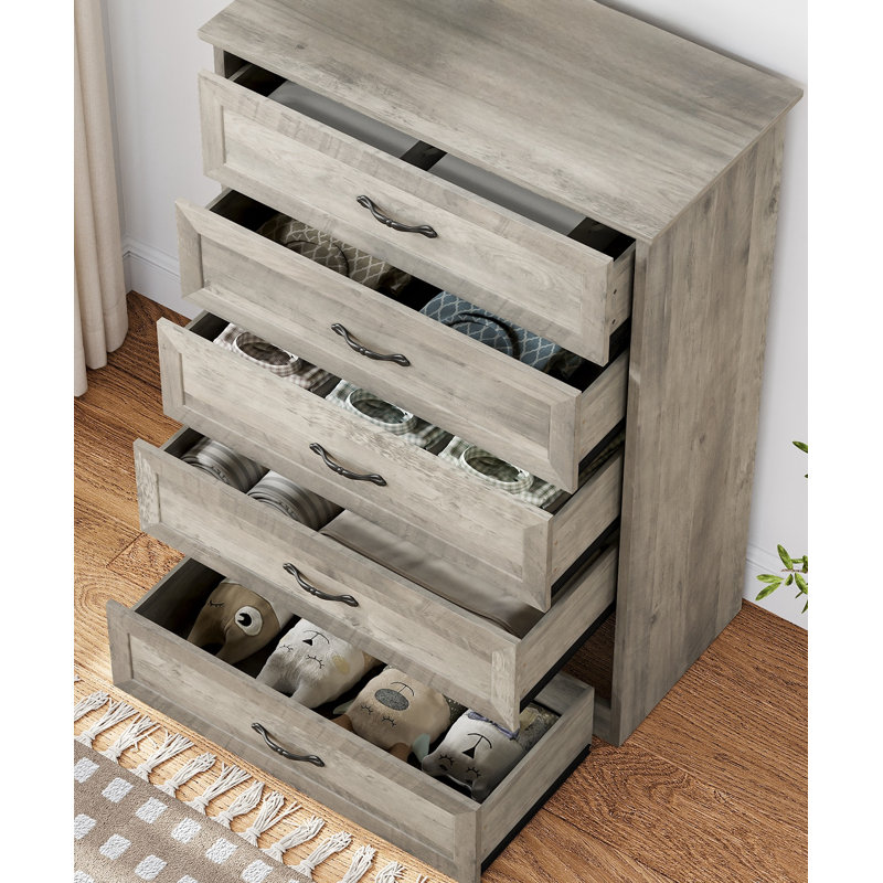 Amanada 31.5'' W 5 - Drawer Dresser, Gray