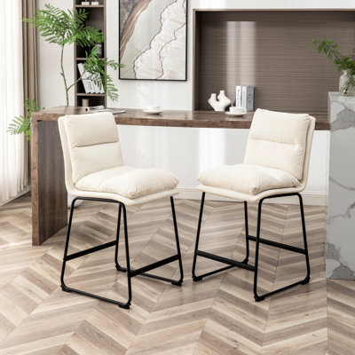 Tabourets rembourrés à hauteur de comptoir de 26 po, dont 2 en blanc vanille, similicuir et mélange pour une assise chic, base en traîneau 2, confort rembourré de mousse, avec coutures détaillées