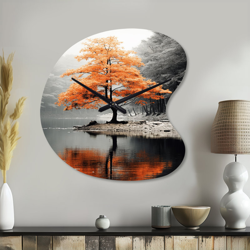 Orange et gris forêt Autumn Elegance II - horloge murale asymétrique en métal de forme irrégulière, Petit
