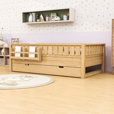 Lit plateforme en bois avec lit gigogne et petit escalier