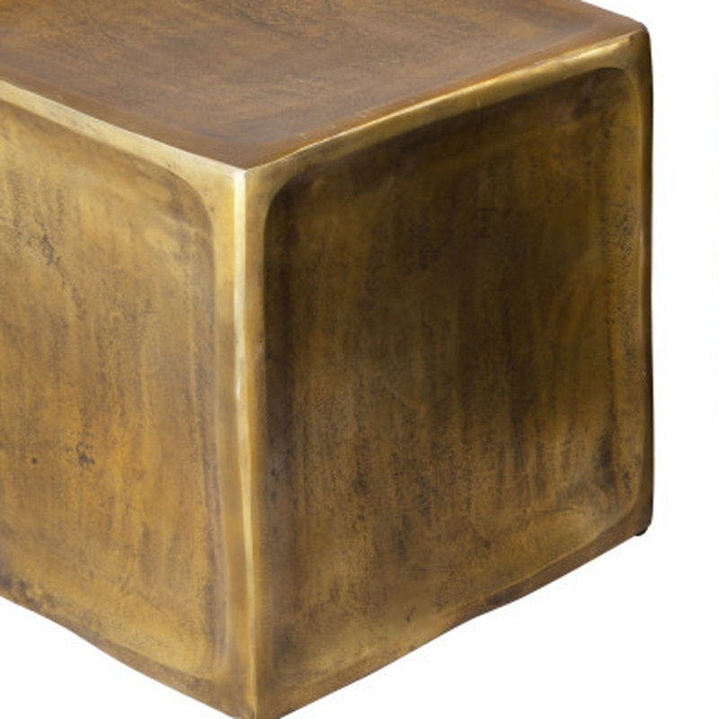 Ensemble de deux tables de bout carrées en aluminium noir et laiton antique