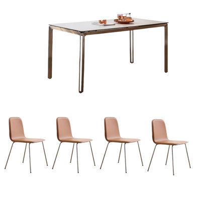 Ensemble de table de salle à manger élégant avec des caractéristiques solides.