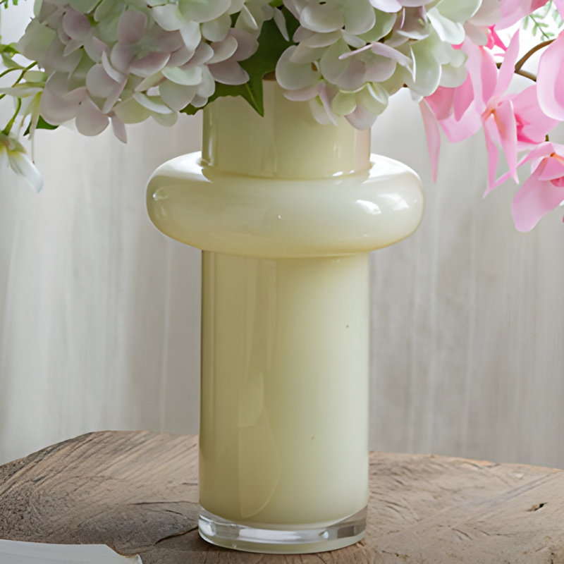 Ornements de fleurs simulées