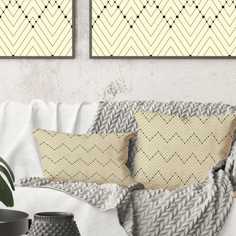 Coussin Beige Triangluar Rhyth, 16 po x 16 po