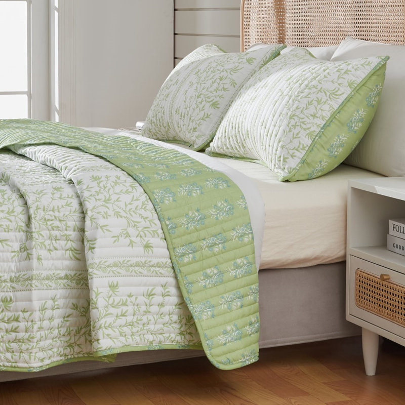 Twin Green Floral Reversible Microfiber Quilt Set with Shams