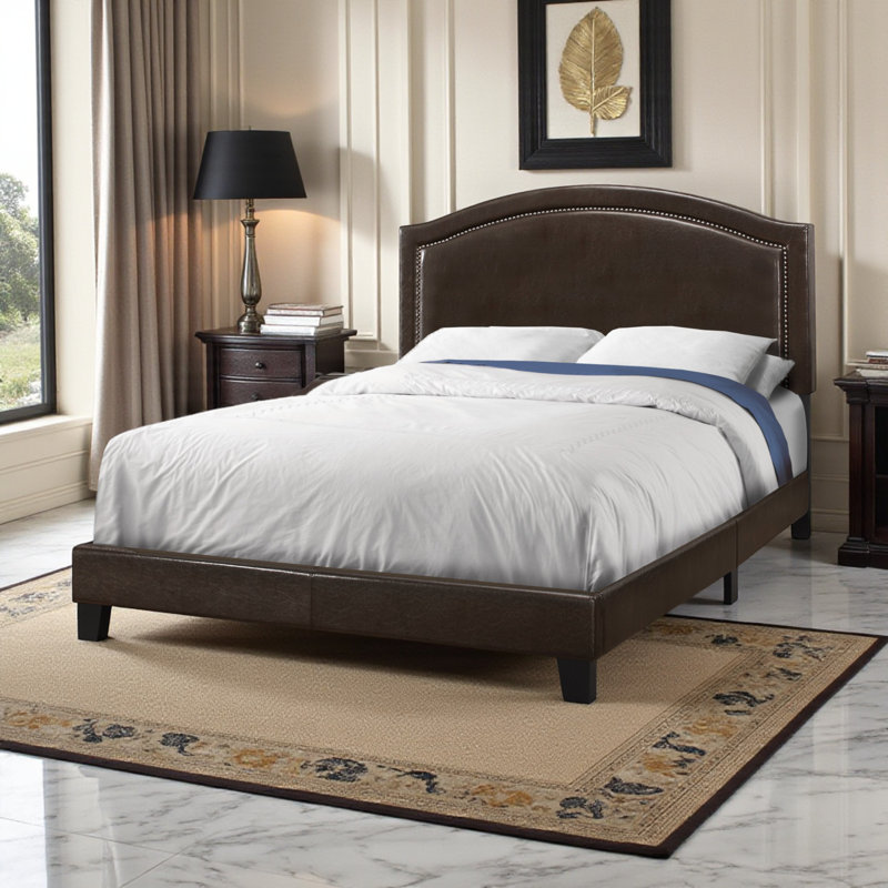 Grand lit tapissier en simili cuir brun Mirari, H 51,39 po x l 64,21 po x L 85,58 po
