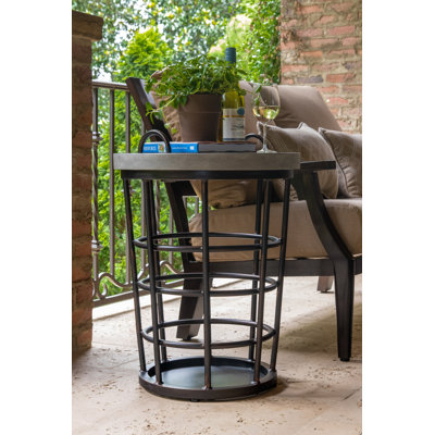 Round Outdoor Side Table , 20 " W 20 " D