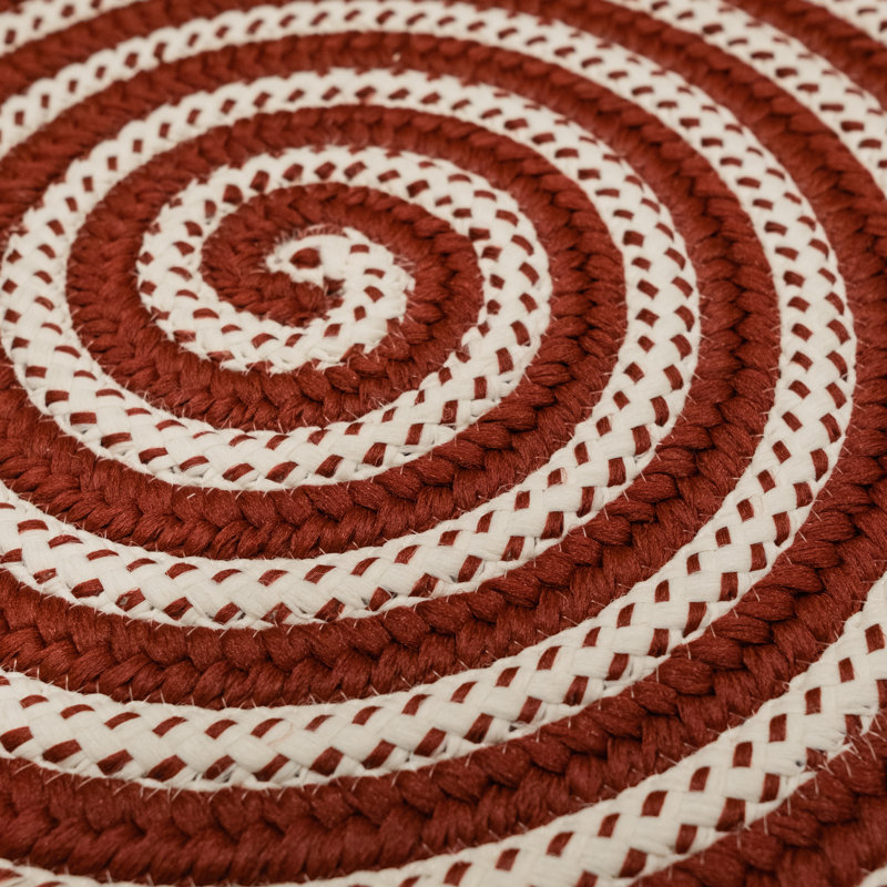 Marlee Candy Cane Round Red Rug, Round 5'5"