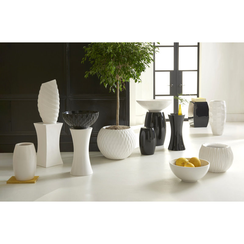 Citlali Ripple Resin Pot Planter, Black