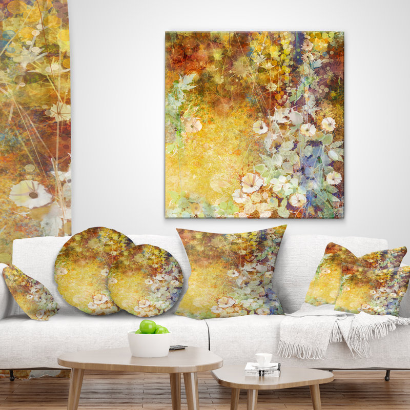 Petites fleurs avec des feuilles vertes douces - Coussin imprimé floral, 18 po x 18 po, Coussin décoratif