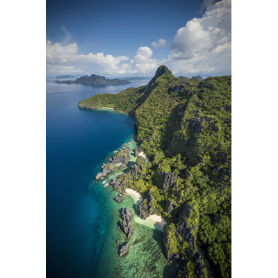 Vue aérienne de la belle plage cachée, El Nido, Palawan, Philippines par Xavierarnau