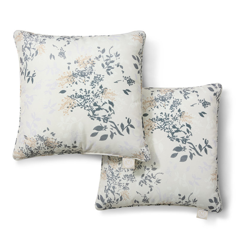 Ensemble de 2 coussins décoratifs d'extérieur MARTHA STEWART, 18 po, Carrée, Gris chaleureux, H 18 po x l 18 po
