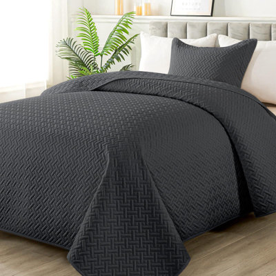 Braided striped Shapes Quilt Set