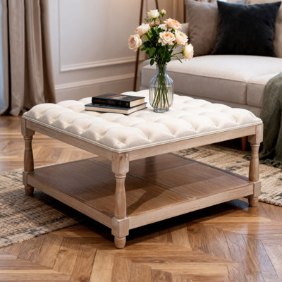 Grande table basse carrée de 33 pouces pour le salon, en lin rembourré avec tablette de rangement et pieds solides, beige, style moderne, rembourrage en mousse, matériaux en bois de coton, peinture à surface brossée à l'ancienne