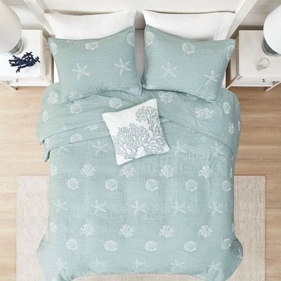 4 pièces de courtepointe en coton pour très grand / très grand. Étoile de mer brodée. . Prélavé. Entretien facile. Lavable à la machine. Literie de style nautique. Literie. Réversible avec broderie. Remplir. Sérénité balnéaire.