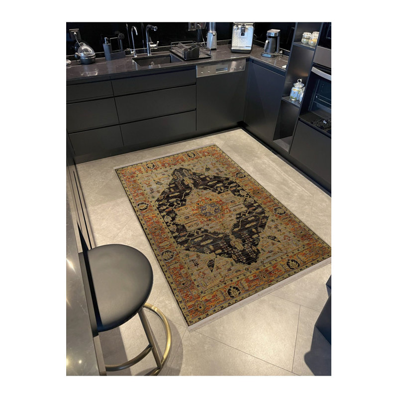 Tapis décoratif noir à motif traditionnel noir, Tapis de couloir 3 pi 3 po x 6 pi 7 po inclus