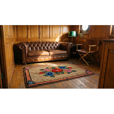 Tapis ivoire en laine crocheté antique