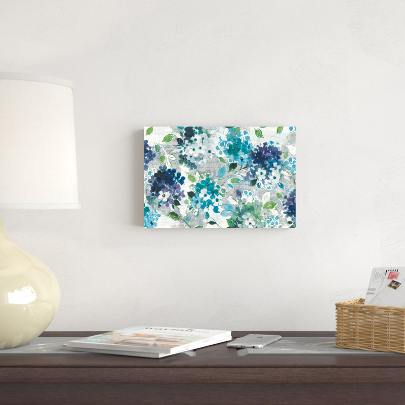 «Blooming Hydrangea I» par - peinture sur toile tendue, H 8 po x l 12 po x P 1,25 po