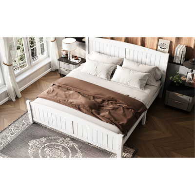 Lit plateforme très grand lit blanc, bois massif robuste, sans sommier tapissier, lattes de soutien, bois de décoration de chambre paisible avec support pour utilisation silencieuse et stable