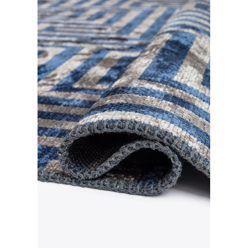 Seslie Geometric Hand Loom Indoor / Outdoor Area Rug, Rectangle 7'10" x 9'10"