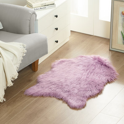 Tapis rose imitation peau de mouton 2 pi 6 po x 3 pi 10 po Softel