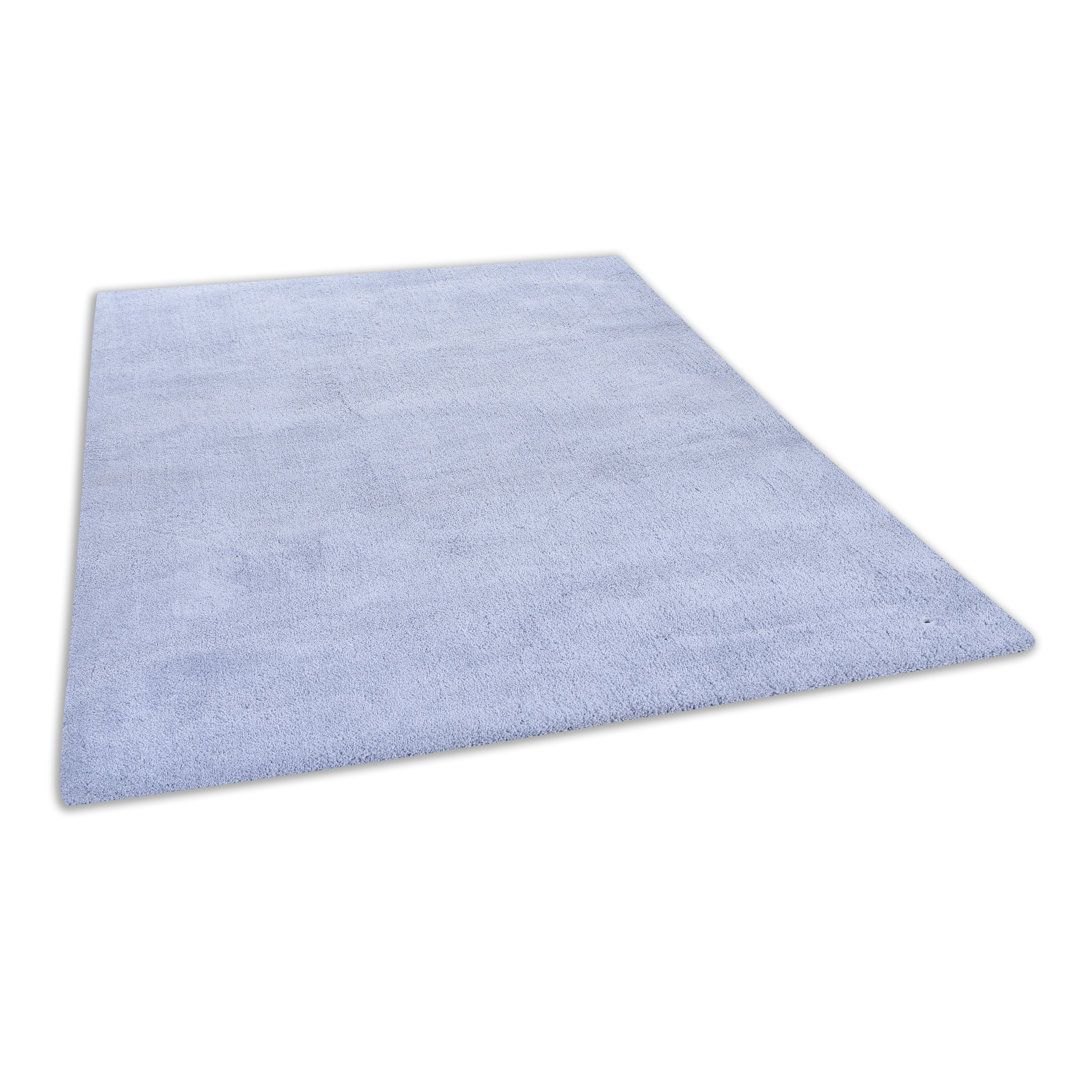 Handgefertigter Hochflor-Teppich Cozy in leicht Blau