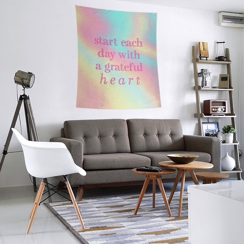 Tapisserie citation à l’écriture en polyester, H 104 po x l 88 po, Arc-en-ciel pastel