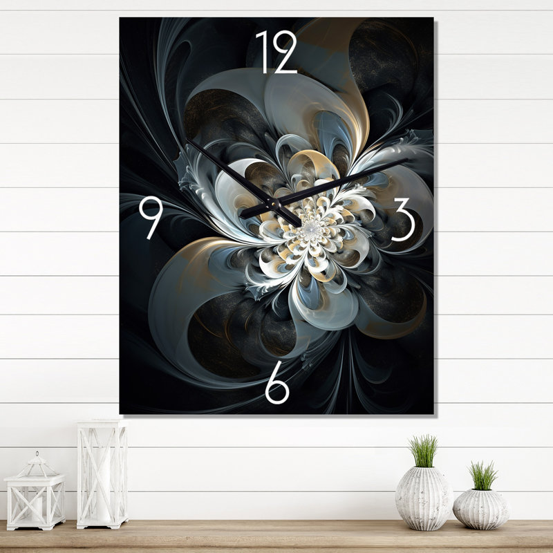 Horloge murale en fleur blanche Fractal III, H 32 po x l 16 po x P 1 po